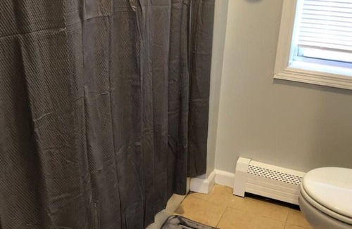 Linden Apartment | Private 2-bedroom, free parking, direct Manhattan bus 2 blocks away
