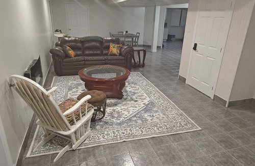 Ottawa Division House | Private 2BR Suite With Parking Minutes Near Ottawa Airport
