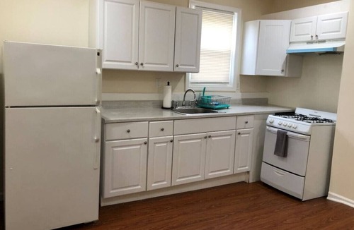 Weequahic Apartment | Private 3 bed, 1 bath apartment near EWR/NYC, MetLife Stadium 30 mins