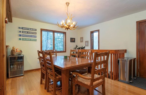 Ludlow House | Private 5BR Mountain Retreat | Walk to Buttermilk Falls, Hot Tub & Fire Pit