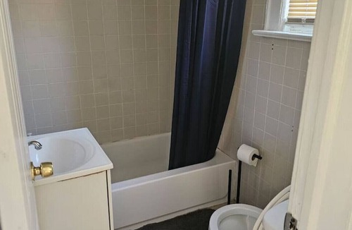 Paterson Apartment | Private apartment , 1 bedroom, bathroom, MetLife Stadium World Cup 30 minutes
