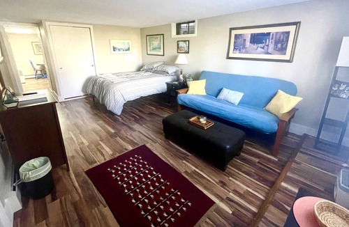 Manchester Apartment | Private apartment with kitchen & laundry in North End - Flexible cancellation!