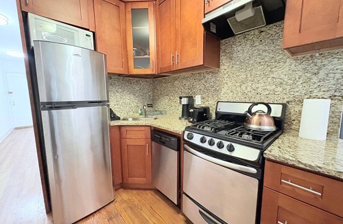 Midtown Apartment | Private Balcony Suite Near Empire State Building Herald Square