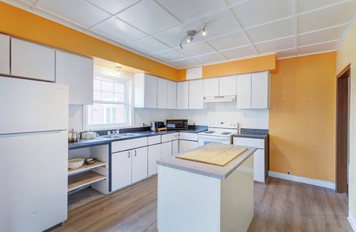 LaSalle House | Private bathroom with Large Balcony in Montréal close St. Lawrence River
