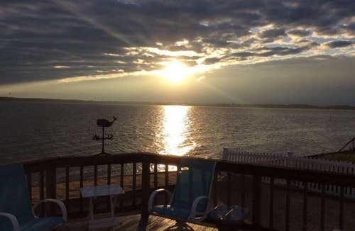 Noyack House | PRIVATE BEACH IN SAG HARBOR ON NOYAC BAY BOOK NOW THIS SUMMER SPECTACULAR VIEWS!