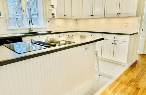 East Sandwich House | Private Beach! Refreshed & Cozy. Linens Included + NEW 2026 Prime-Spa Bathroom