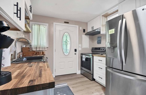 Niantic House | Private Beach -Single-Level Cottage | Sleeps 6