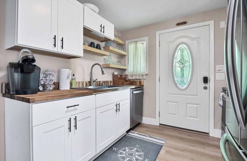 Niantic House | Private Beach -Single-Level Cottage | Sleeps 6
