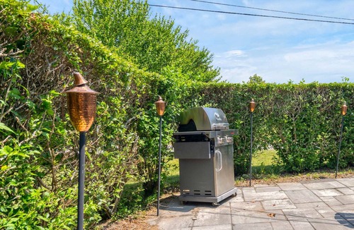 Niantic House | Private Beach -Single-Level Cottage | Sleeps 6