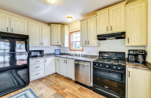 Canastota House | Private Beach & Sport Court! Home on Oneida Lake