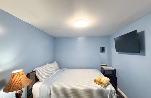 Queens Apartment | Private Beach Suite -Own Entrance & Bath- Free Parking - Near JFK