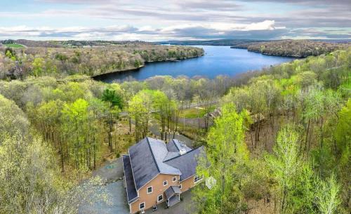 Lakeville House | Private Boat Slip LakeFront Hot Tub Skee Ball