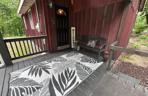 Unadilla House | Private Cabin near Cooperstown All Star Village