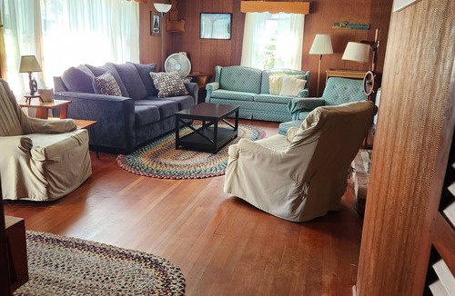 Old Lyme Cottage | Private cottage with WiFi in charming Old Lyme Shores Beach Association