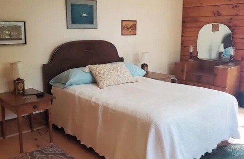 Lyman House | Private family retreat on Swan Pond