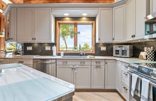 Geneva House | Private FLX Retreat | 200' Seneca Lakefront | Pool