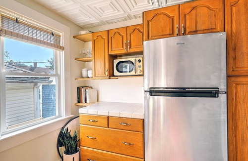 Off Broadway Apartment | Private Gem in Heart of Downtown Newport