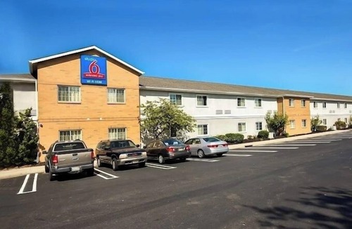East Brunswick Hotel | Private Getaway Near Rutgers