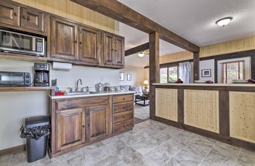 Montville Cottage | Private Guest House w/Deck + Spectacular Views!