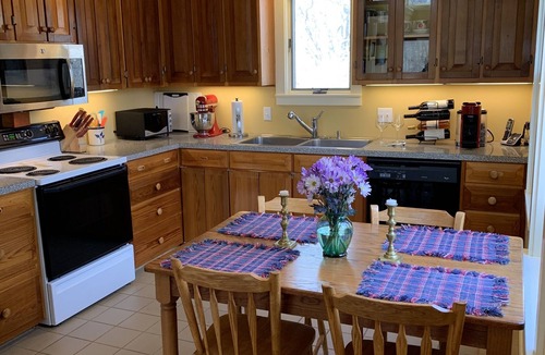 Chilmark House | Private guesthouse in Peaceful Chilmark Neigborhood