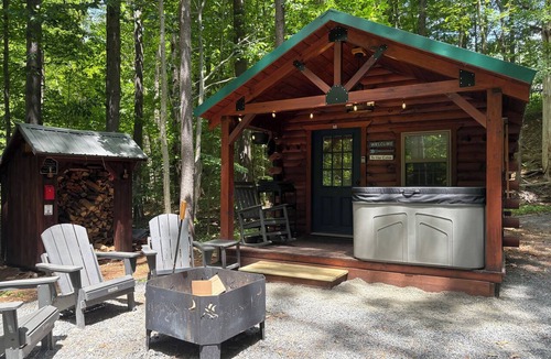 Town of Hope Cabin | Private Hot Tub Cabin, River Front!