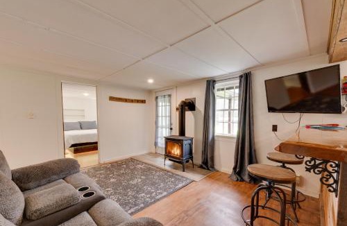 Hillsgrove House | Private Hot Tub: Main Cabin at Elk Creek Escape!