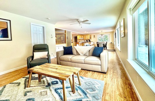 West Minot House | Private lakefront escape–kayak, swim, fish & ski in ME