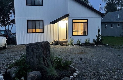 Oro-Medonte Cottage | Private lakefront house on lake simcoe. Perfect for outdoor enthusiasts