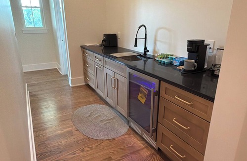 Sugar Loaf House | Private Luxury Family Getaway Walk to Brewery Minutes from Legoland New York