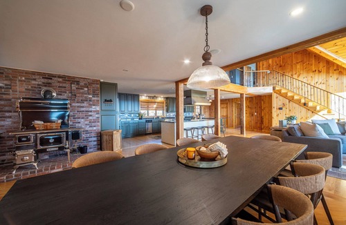 Bradford House | Private Mountain Estate Pool/Spa Pickleball Par-3 Golf Firepit