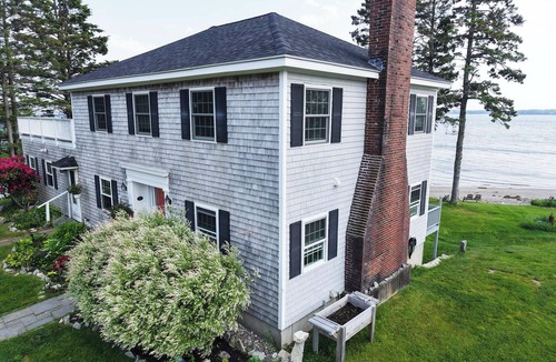 Brooklin House | Private Oceanfront Oasis 4-bedroom house in Brooklin perfect for your getaway