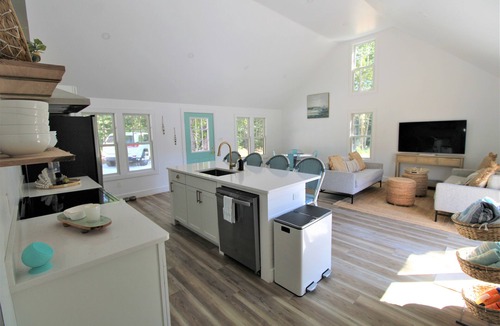 Eastham House | Private Plunge Pool and Large Fenced Yard (2320)