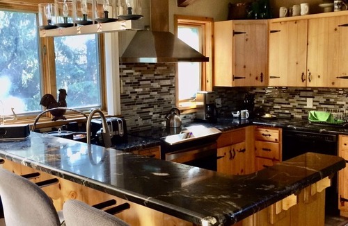 The Blue Mountains Ski Chalet | Private pool, hottub, 3 bedroom chalet near Blue Mountain Village, Collingwood