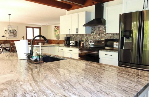 Windham House | Private Pool & Hot tub! Minutes to Sebago Lake! Nature! Perfect all year-round.