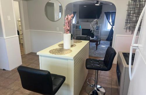 Fall River House | Private room #1 downtown dream