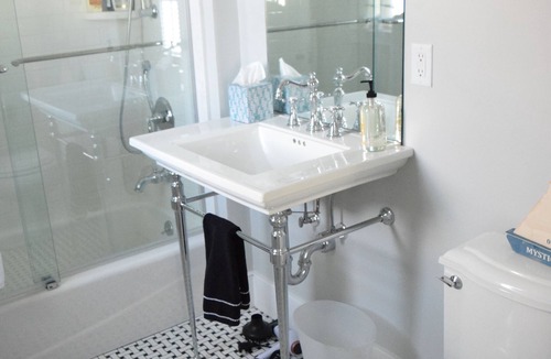 Stonington Bed & Breakfast | Private Room B at Dragonfly Inn