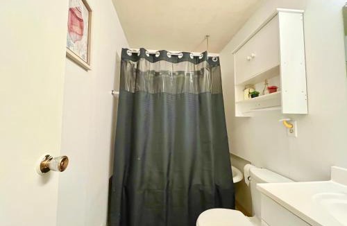 Town of Union House | Private Room with Shared Common Spaces Near Enjoy Golf Club Close to BU