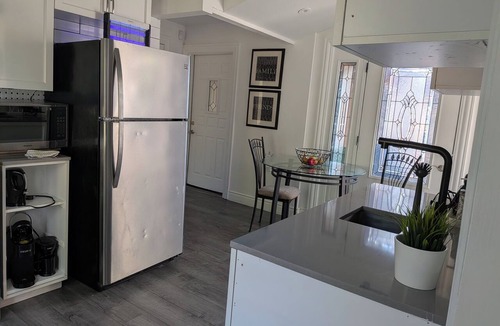 Hamilton Cottage | "Private Rymal Estate Cottage | Family-Friendly | Free Parking & Wi-Fi"