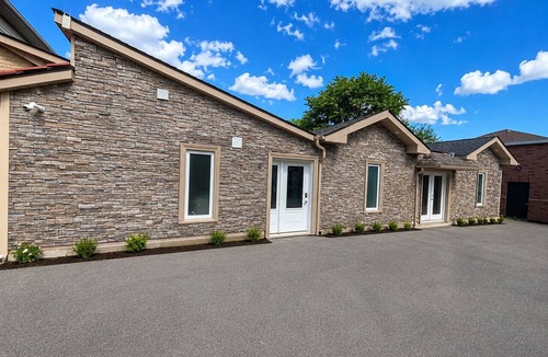 Hamilton Cottage | "Private Rymal Estate Cottage | Family-Friendly | Free Parking & Wi-Fi"