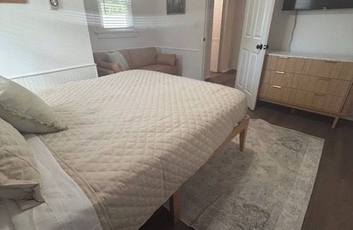 Gansevoort Apartment | Private Saratoga retreat - Travel Nurses, Business professionals, Professors