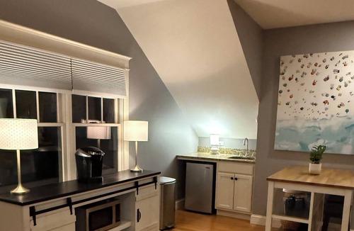Bristol Apartment | Private studio in Bristol with AC