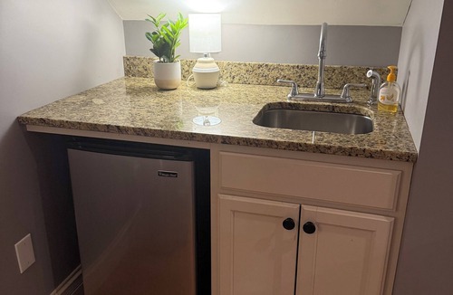 Bristol Apartment | Private studio in Bristol with AC