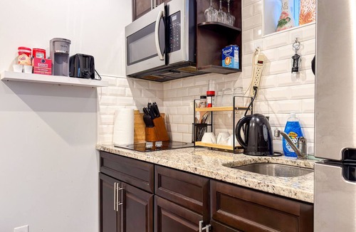 Spruce Hill Apartment | Private Studio Near Upenn & Drexel