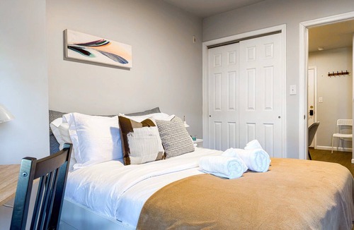 Spruce Hill Apartment | Private Studio Near Upenn & Drexel