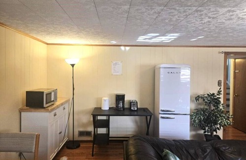 London Apartment | Private Suite with AC, Free Parking, WIFI, Self Check-in, Close to Downtown