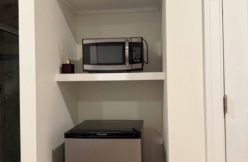 Winchester House | Private Suite with Full Bath & Separate Entrance – close to Tufts University