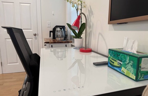 Winchester House | Private Suite with Full Bath & Separate Entrance – close to Tufts University