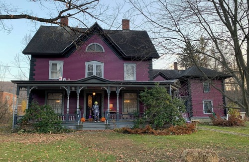 Worcester Apartment | Private Tavern, 3 bedrooms, WiFi & AC within an 1800's Victorian