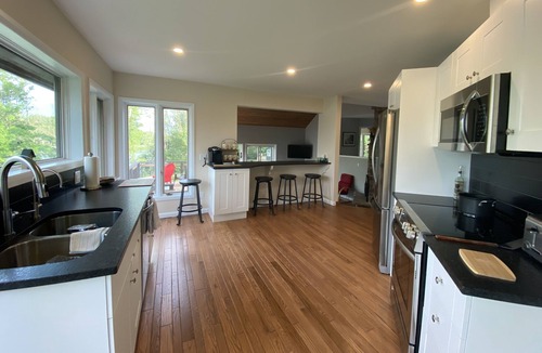 Mapleton Cottage | Private Upper Lakehouse/Cottage on Conestogo Lake