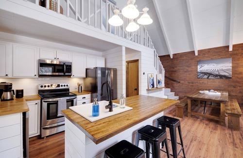 Pocono Summit House | Private Winter Retreat With Hot Tub+Fire Pit + THIS!